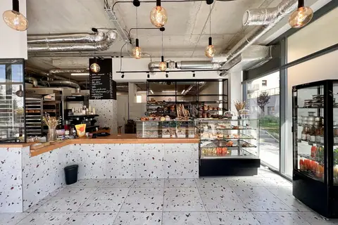 Baguettes Bakes & Cakes photo 2